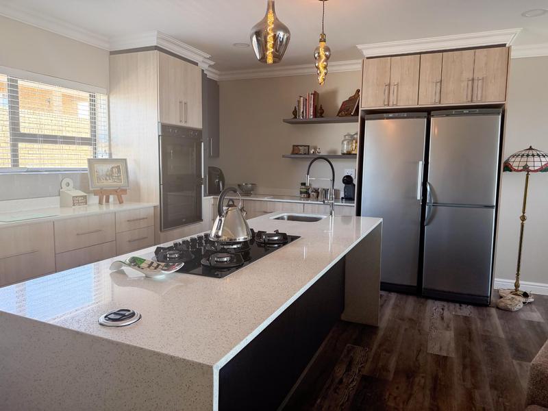 5 Bedroom Property for Sale in Reebok Western Cape
